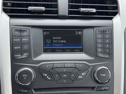 Used 2015 Ford Fusion SE FWD image 16