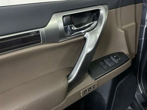 Used 2023 Lexus GX 460 Premium w/ Accessory Package AWD/4WD image 25