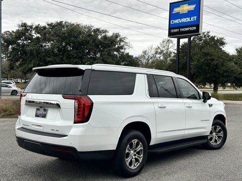 Used 2022 GMC Yukon XL SLE image 4