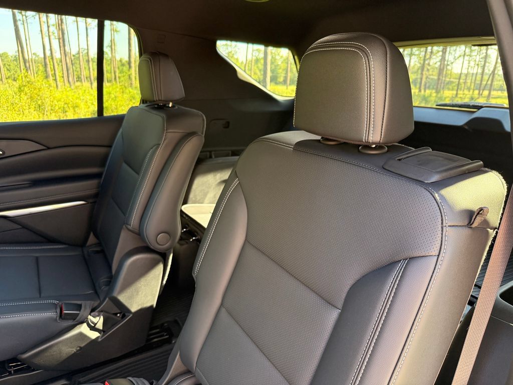 New 2027 Chevrolet Traverse LT w/ Driver Confidence Package FWD image 27