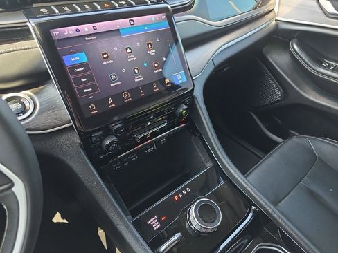 Used 2023 Jeep Grand Cherokee L Limited w/ Black Appearance Package image 29