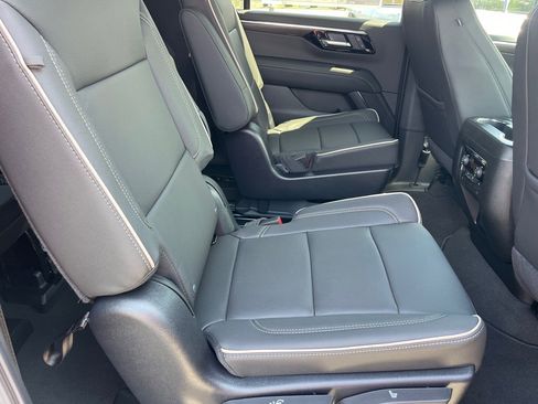 New 2025 Chevrolet Suburban Premier image 16