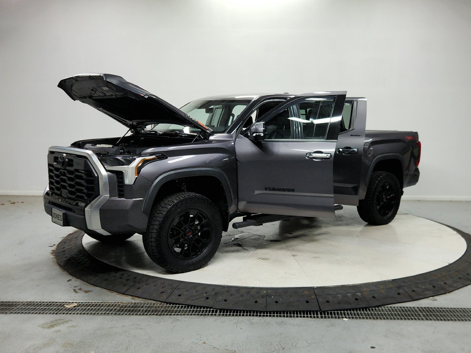 Used 2022 Toyota Tundra Limited w/ TRD Off-Road Package AWD/4WD image 12