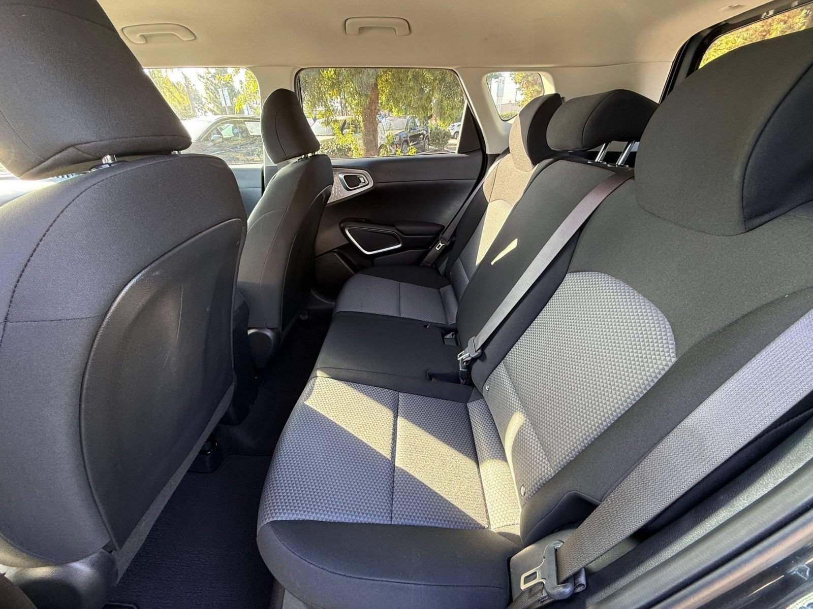 Used 2025 Kia Soul LX w/ LX Technology Package FWD image 21
