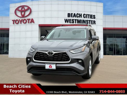 Certified 2022 Toyota Highlander LE image 5
