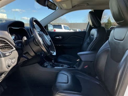 Used 2021 Jeep Cherokee Latitude Plus image 13