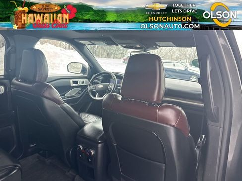 Used 2020 Ford Explorer Platinum w/ Premium Technology Package image 34