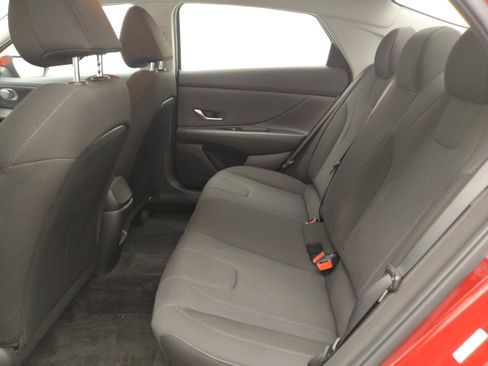 Used 2025 Hyundai Elantra SE FWD image 18
