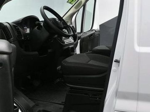 Used 2025 RAM ProMaster 2500 w/ Convenience Group image 14