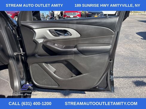 Used 2020 Chevrolet Traverse LT w/ Driver Confidence II Package image 11