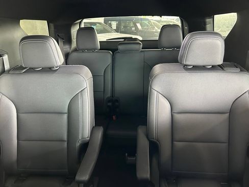 Used 2026 Chevrolet Traverse LT w/ Midnight/Sport Edition FWD image 13