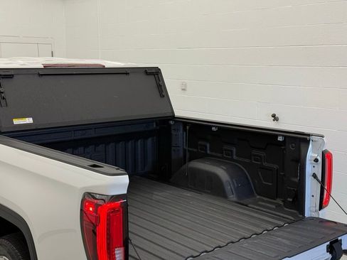 Used 2025 GMC Sierra 1500 Denali AWD/4WD image 9