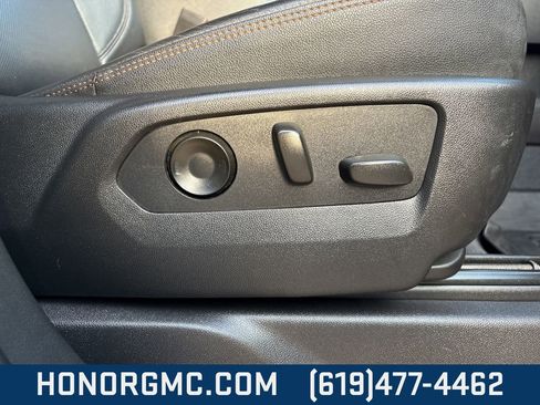 Used 2022 GMC Sierra 1500 AT4 image 25