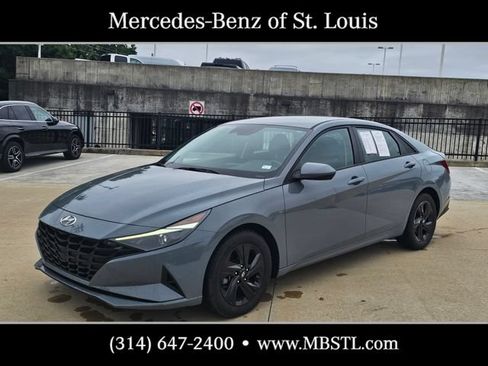 Used 2022 Hyundai Elantra SEL w/ Preferred Accessory Package FWD image 5