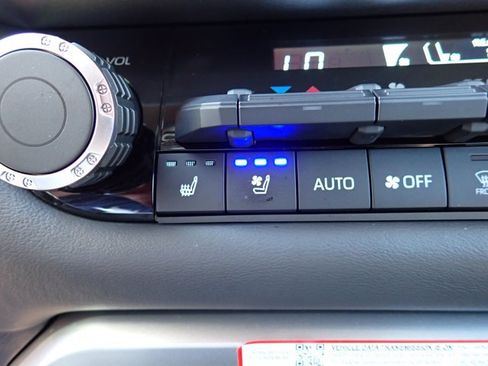 Used 2025 Toyota Sequoia Platinum AWD/4WD image 27