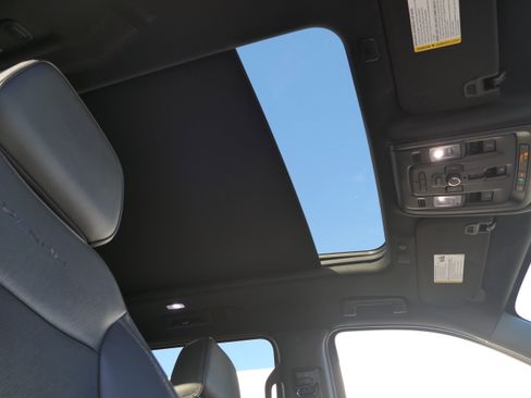 Used 2023 GMC Yukon XL Denali image 28