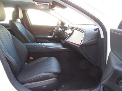 Used 2025 Mercedes-Benz E 450 4MATIC Sedan image 18