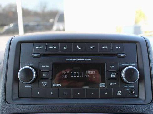 Used 2015 Dodge Grand Caravan SE image 17