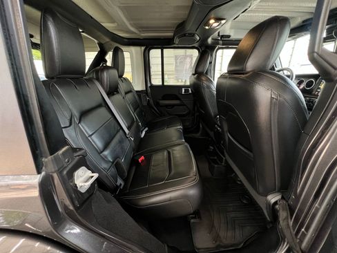 Used 2019 Jeep Wrangler Unlimited Sahara AWD/4WD image 8