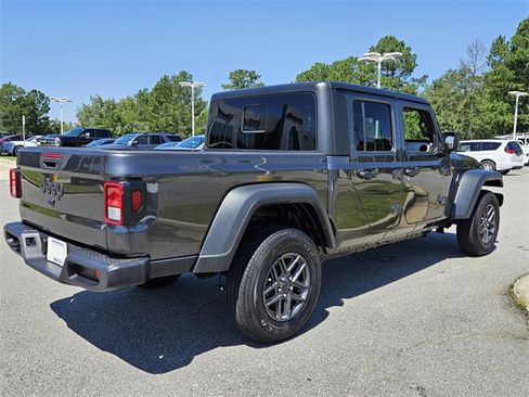 New 2025 Jeep Gladiator Sport image 13