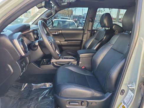 Used 2022 Toyota Tacoma TRD Off-Road w/ TRD Premium Off Road Package image 18