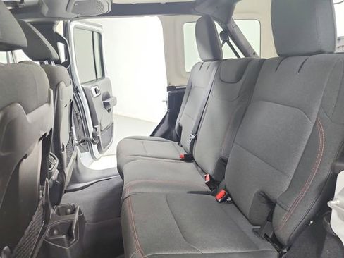 Used 2025 Jeep Wrangler Unlimited Rubicon AWD/4WD image 34