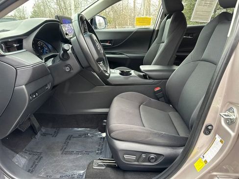 Used 2024 Toyota Venza LE image 28