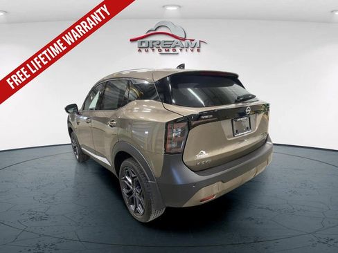 New 2026 Nissan Kicks SR w/ SR Premium Package FWD image 4