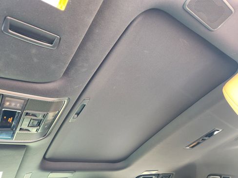 Used 2025 Lexus LX 600 4WD w/ Luxury Package image 31