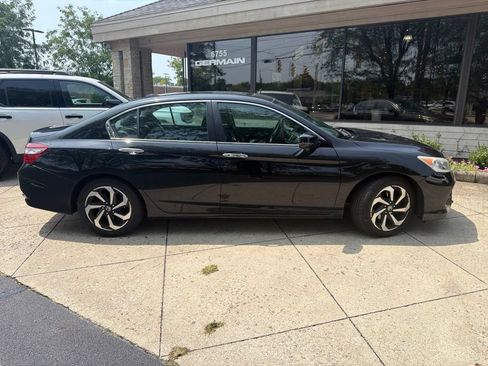 Used 2017 Honda Accord EX image 5