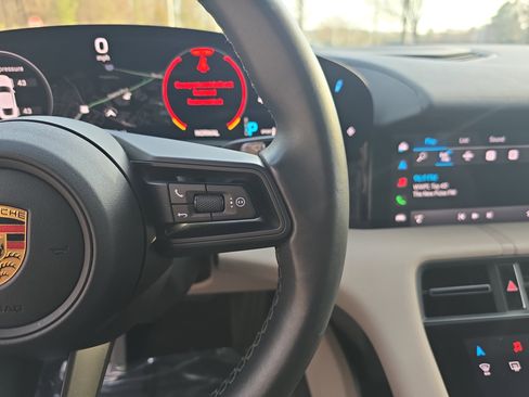 Used 2021 Porsche Taycan image 18