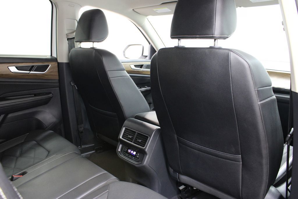 Used 2025 Volkswagen Atlas SE AWD/4WD image 21