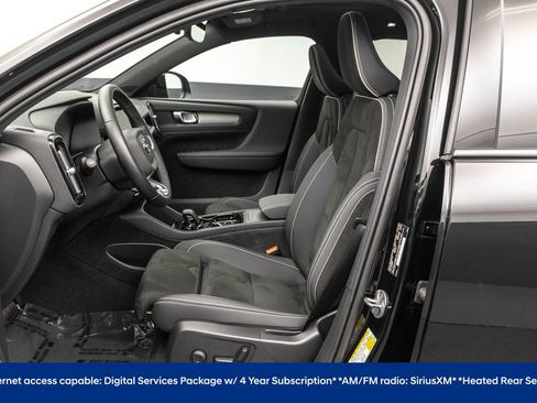 Used 2023 Volvo XC40 B5 Plus w/ Protection Package Premier image 5