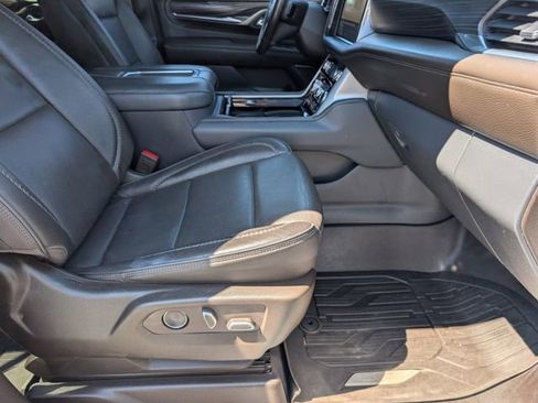 Used 2021 GMC Yukon Denali w/ Denali Premium Package image 31