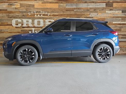 Used 2021 Chevrolet TrailBlazer LT w/ Sun and Liftgate Package FWD image 12