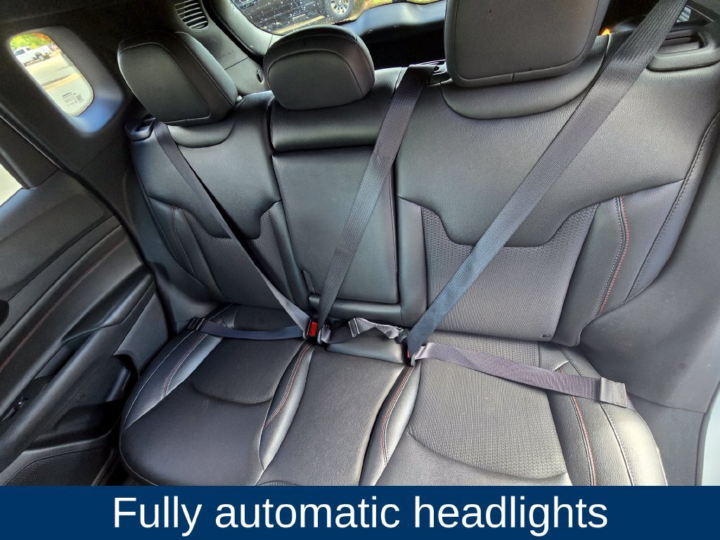 Used 2025 Jeep Compass Trailhawk AWD/4WD image 13