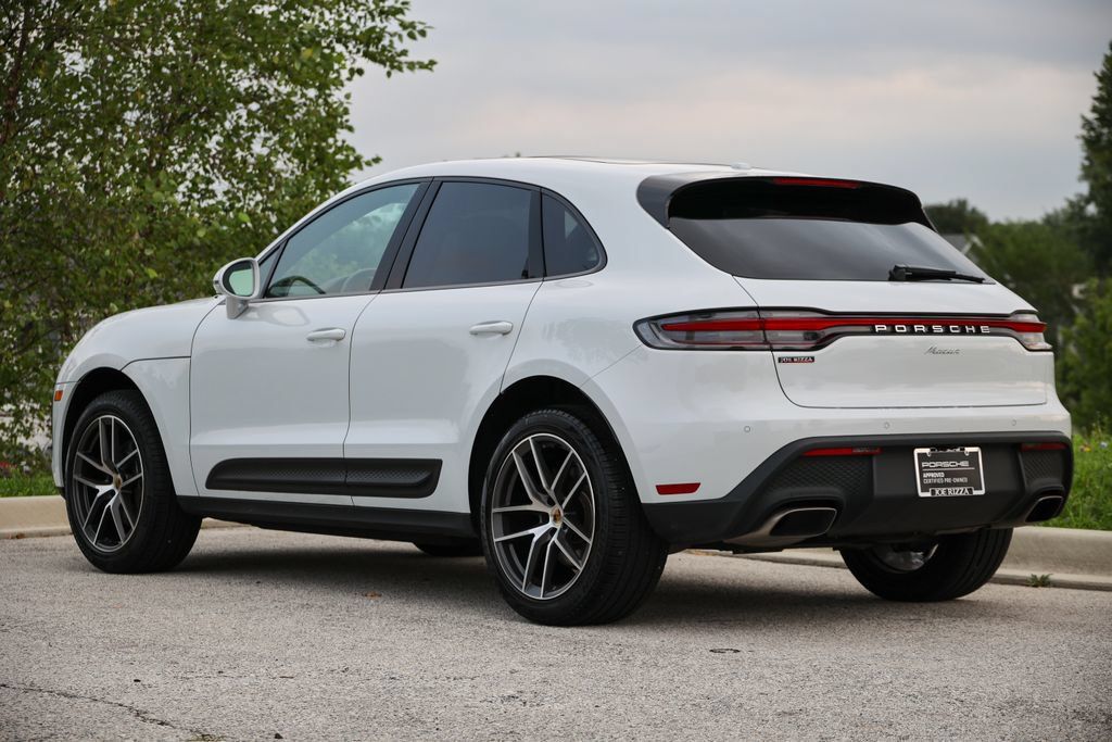 Certified 2026 Porsche Macan AWD/4WD image 3
