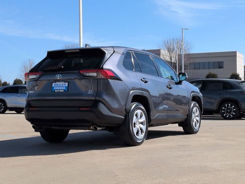 Used 2022 Toyota RAV4 LE image 6