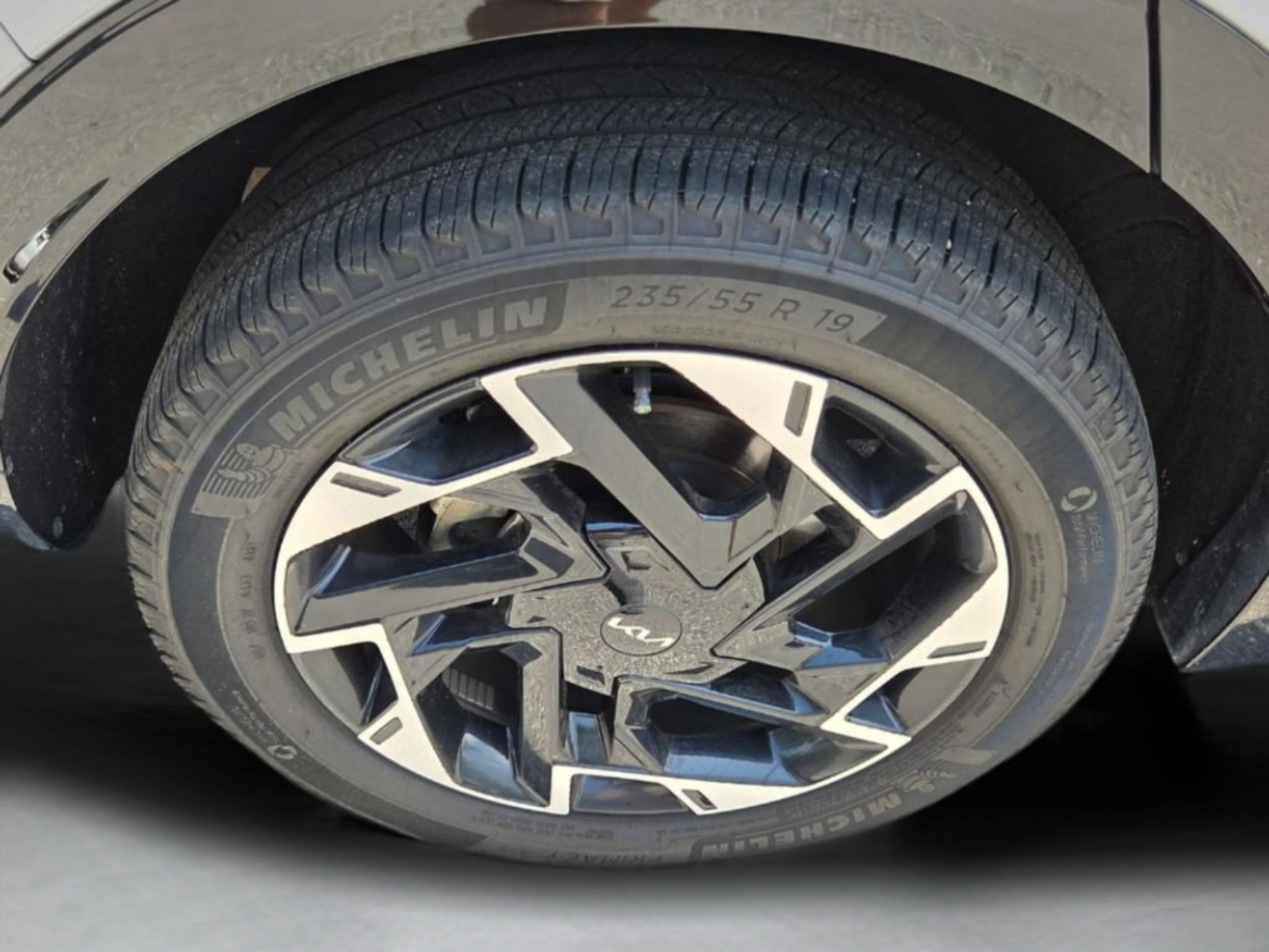 Certified 2025 Kia Sportage SX AWD/4WD image 19