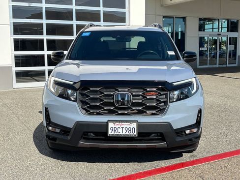 Used 2025 Honda Passport TrailSport image 2