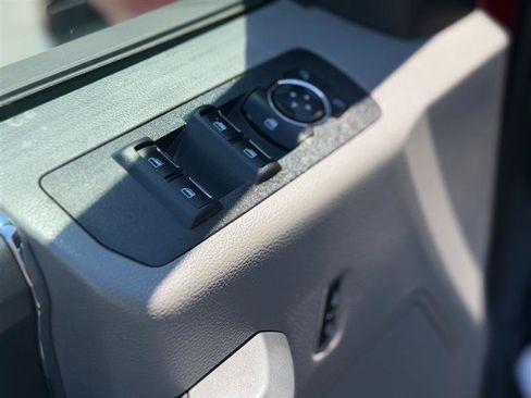 Used 2018 Ford F150 XLT w/ Equipment Group 302A Luxury AWD/4WD image 26