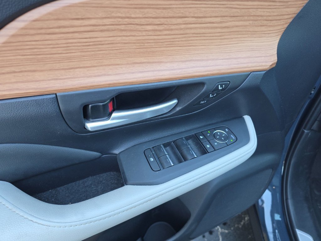 Used 2026 Toyota Grand Highlander AWD image 18