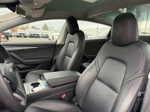Used 2023 Tesla Model 3 Standard Range image 16
