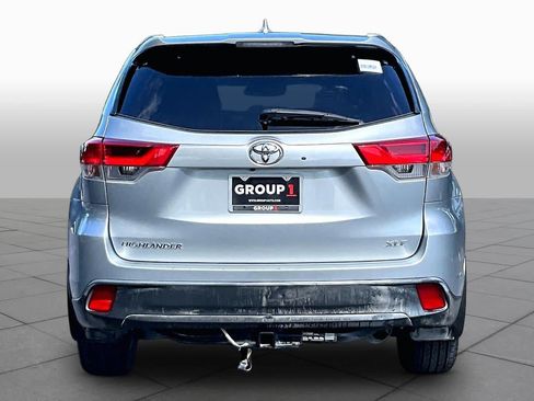 Used 2019 Toyota Highlander XLE FWD image 5