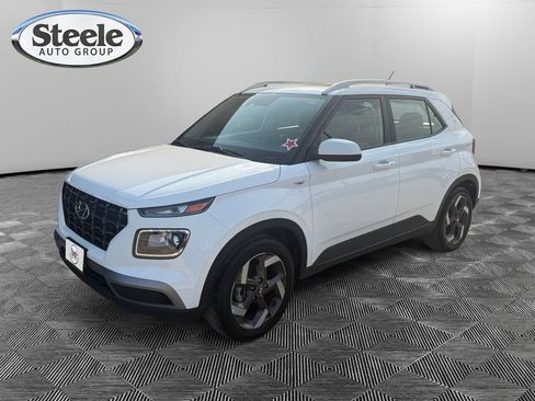 Certified 2025 Hyundai Venue SEL FWD image 1