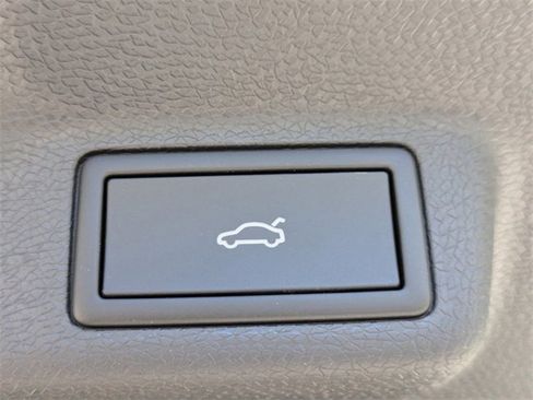 New 2025 Volkswagen ID. Buzz Pro S image 14