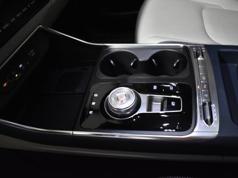 Used 2025 Kia Carnival SX Prestige image 25