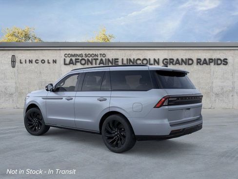 New 2026 Lincoln Navigator Reserve image 4