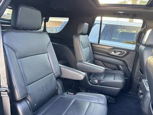 Used 2022 Chevrolet Tahoe Z71 w/ Luxury Package AWD/4WD image 9
