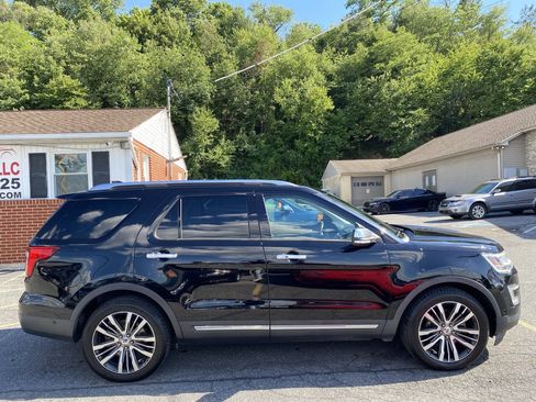 Used 2017 Ford Explorer Platinum AWD/4WD image 4